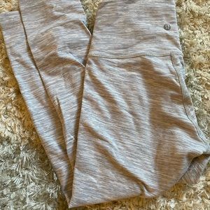 Women’s GUC Lululemon leggings size 4.  Some pilling in crotch area.